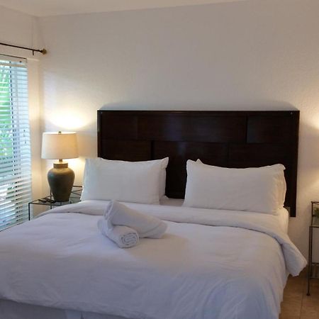 The Cabanas Guesthouse & Spa - Gay Resort Catering To Gay Men Oakland Park Szoba fotó
